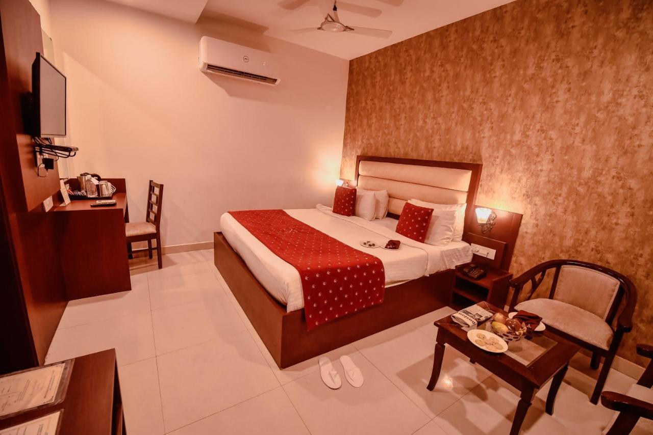 Konark Grand Hotel Mirzāpur Kültér fotó