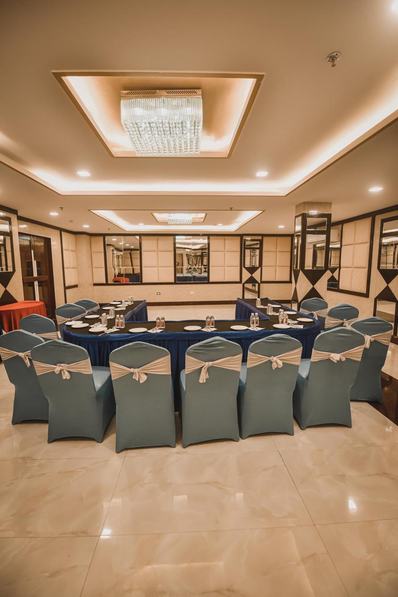 Konark Grand Hotel Mirzāpur Kültér fotó