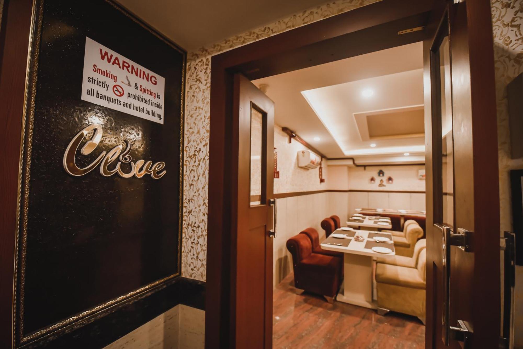 Konark Grand Hotel Mirzāpur Kültér fotó