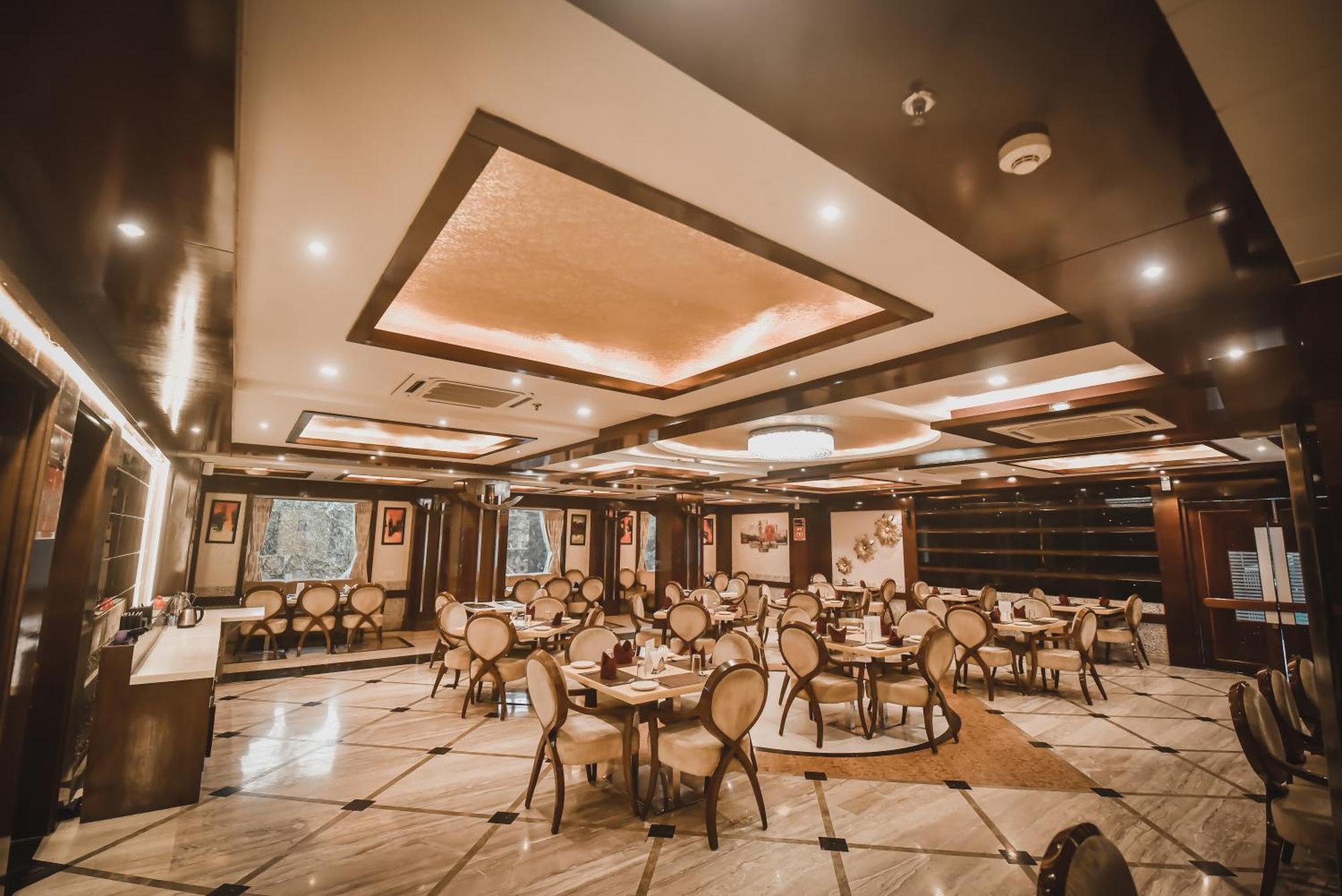 Konark Grand Hotel Mirzāpur Kültér fotó