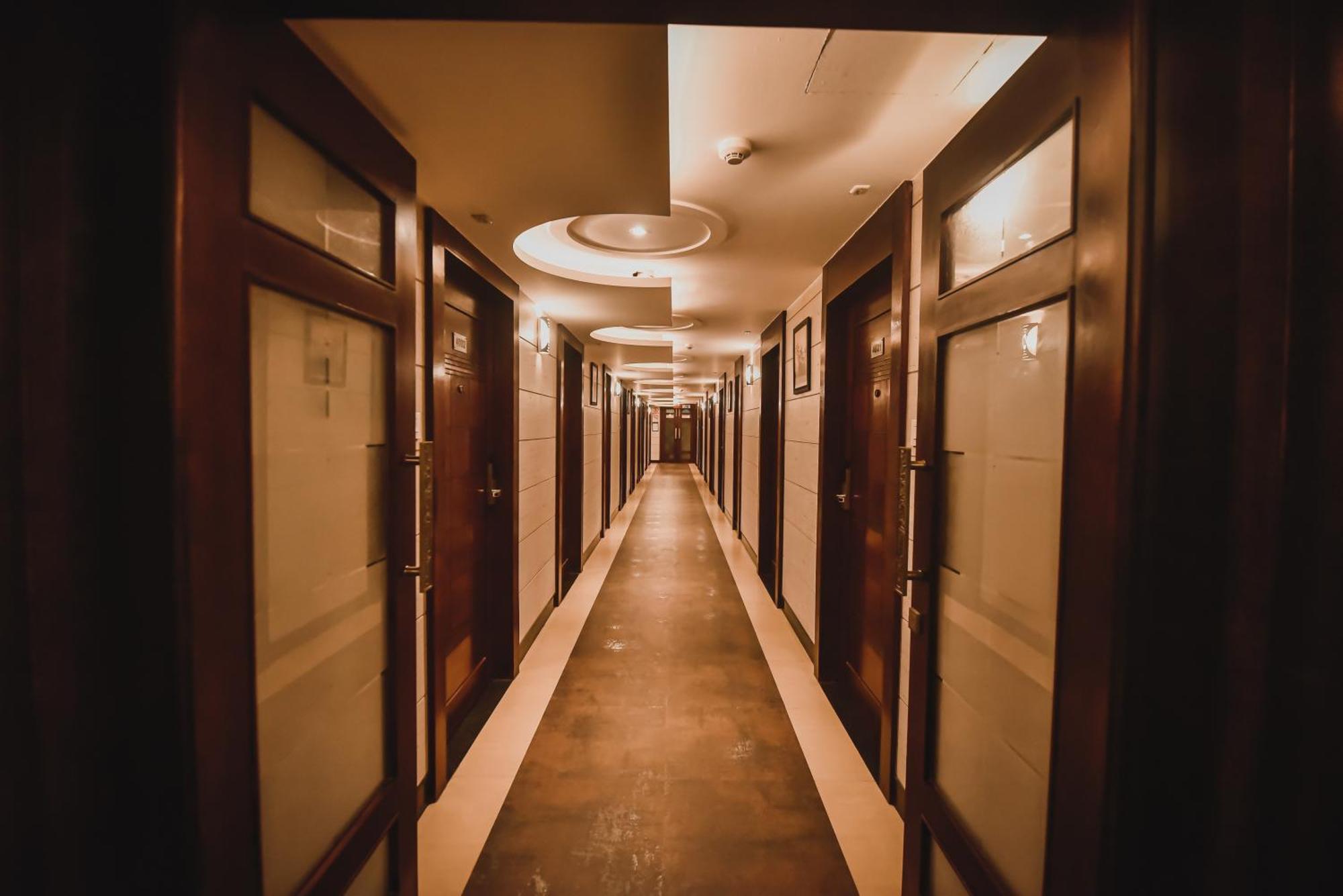 Konark Grand Hotel Mirzāpur Kültér fotó