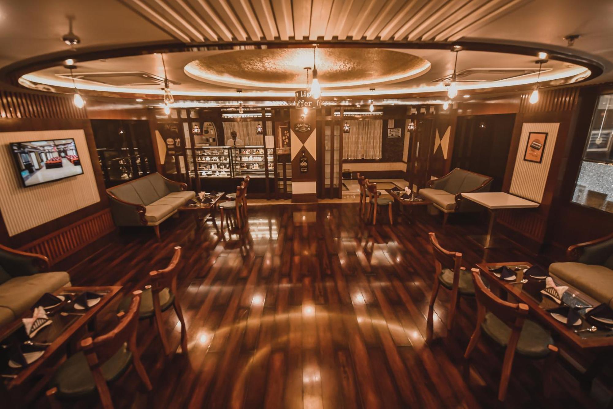 Konark Grand Hotel Mirzāpur Kültér fotó