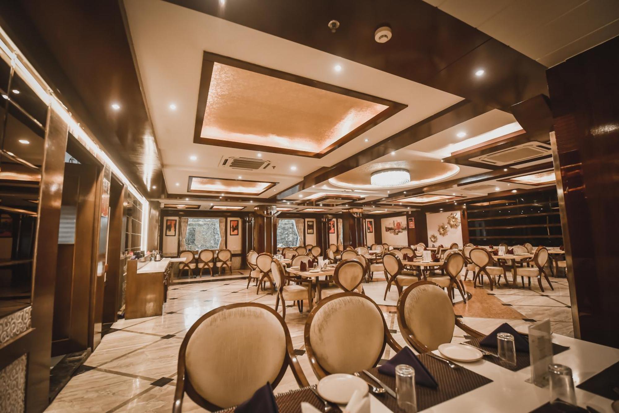 Konark Grand Hotel Mirzāpur Kültér fotó
