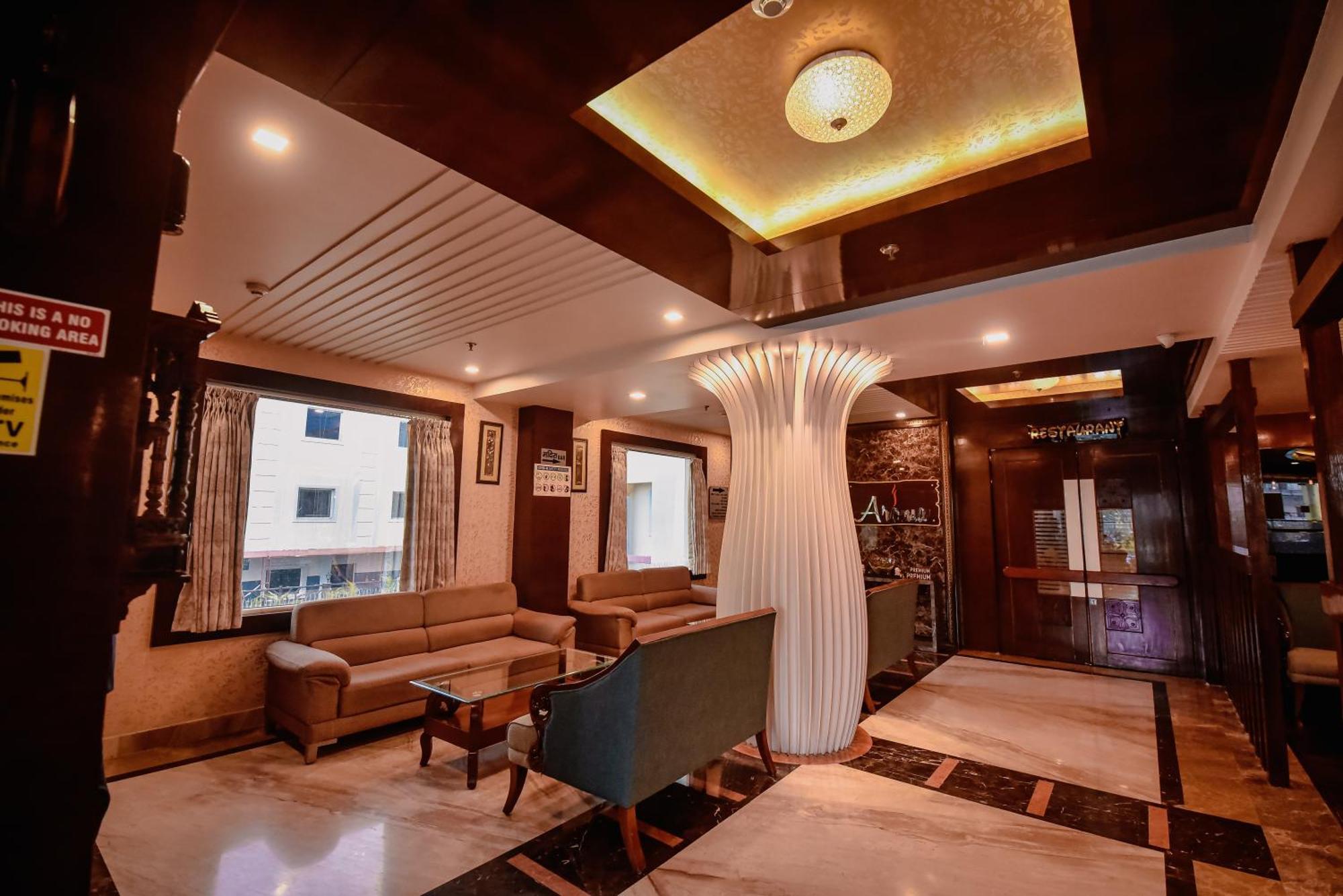 Konark Grand Hotel Mirzāpur Kültér fotó