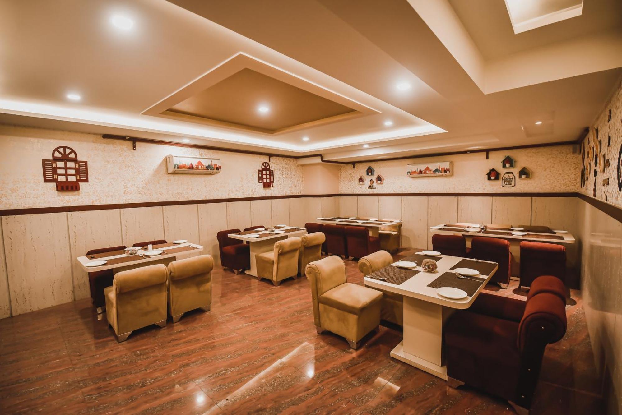Konark Grand Hotel Mirzāpur Kültér fotó