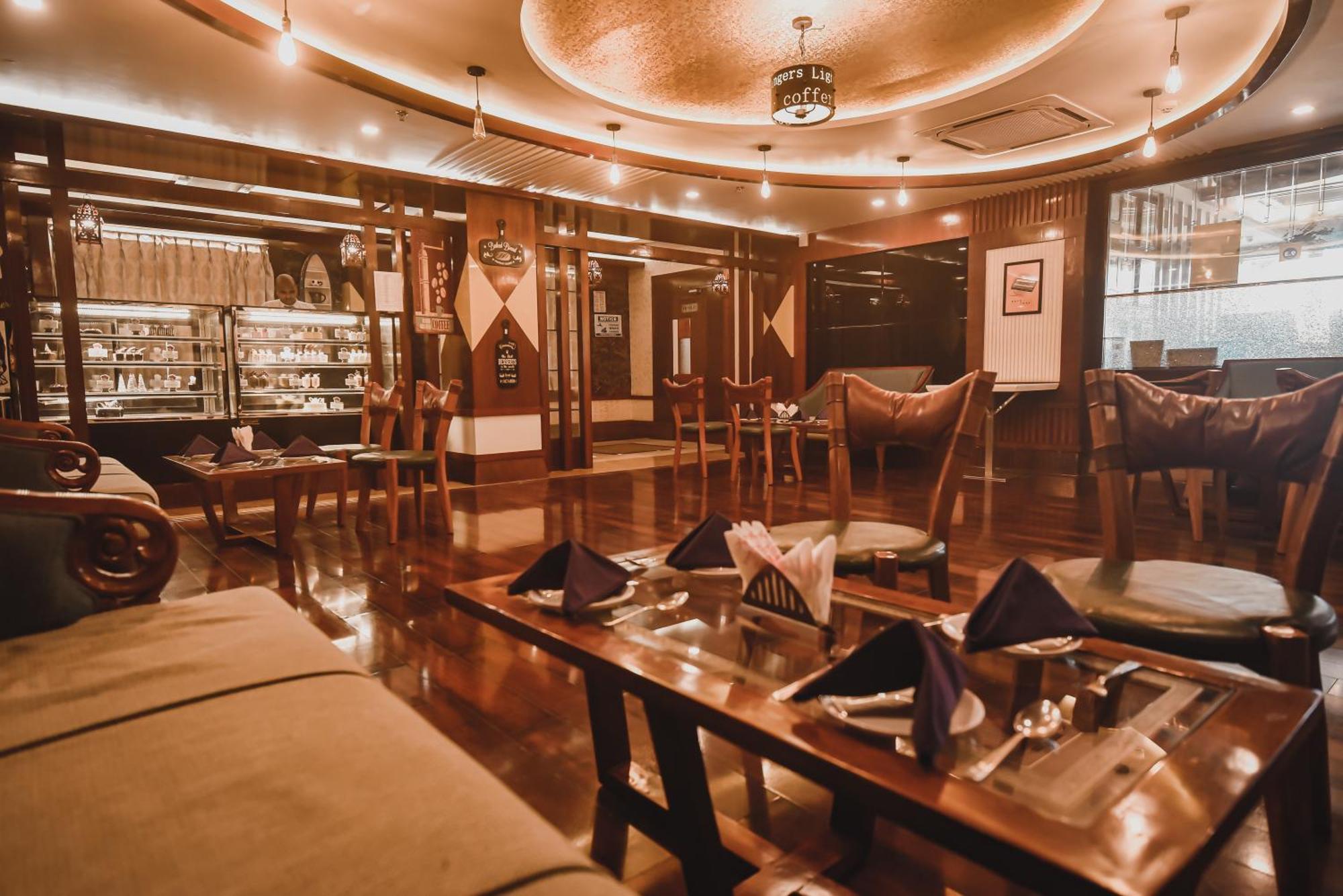 Konark Grand Hotel Mirzāpur Kültér fotó