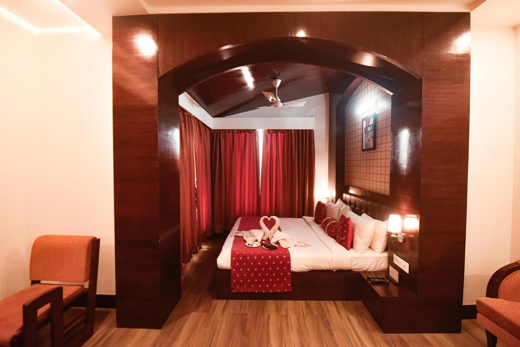 Konark Grand Hotel Mirzāpur Kültér fotó