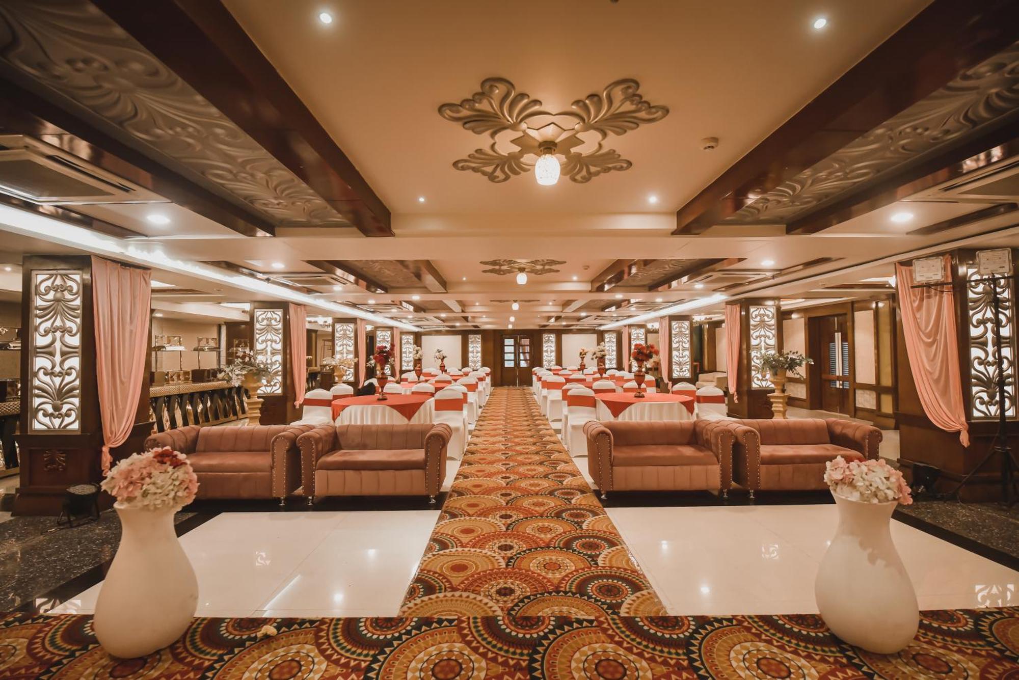 Konark Grand Hotel Mirzāpur Kültér fotó