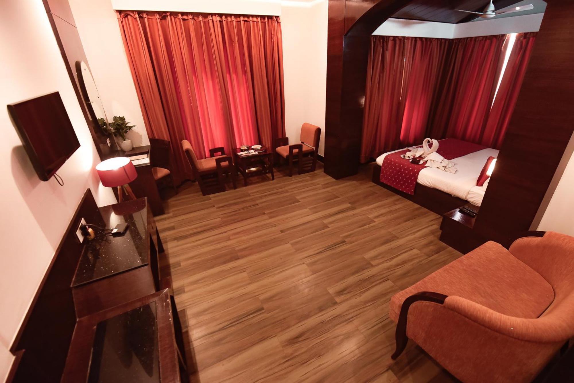 Konark Grand Hotel Mirzāpur Kültér fotó