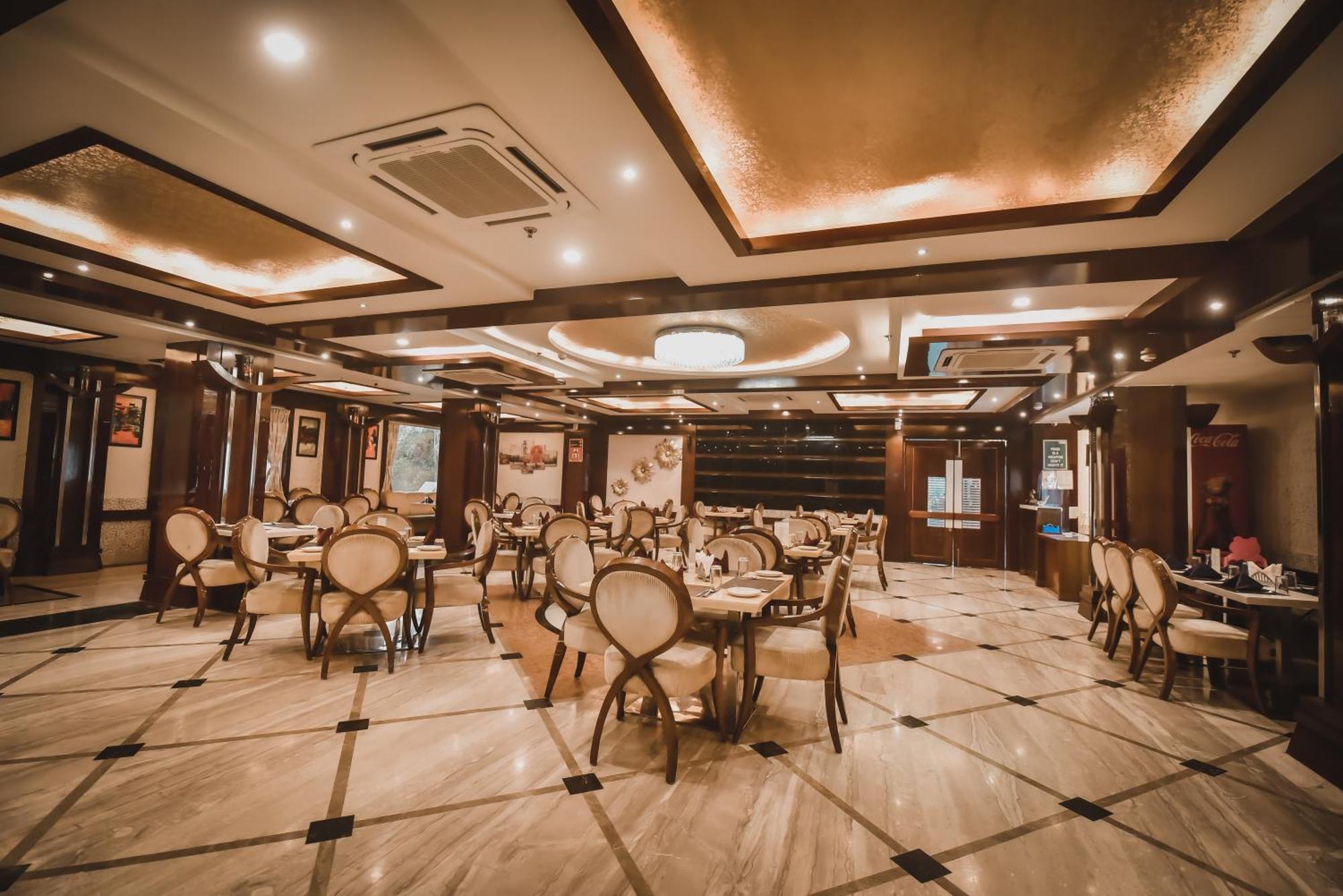 Konark Grand Hotel Mirzāpur Kültér fotó