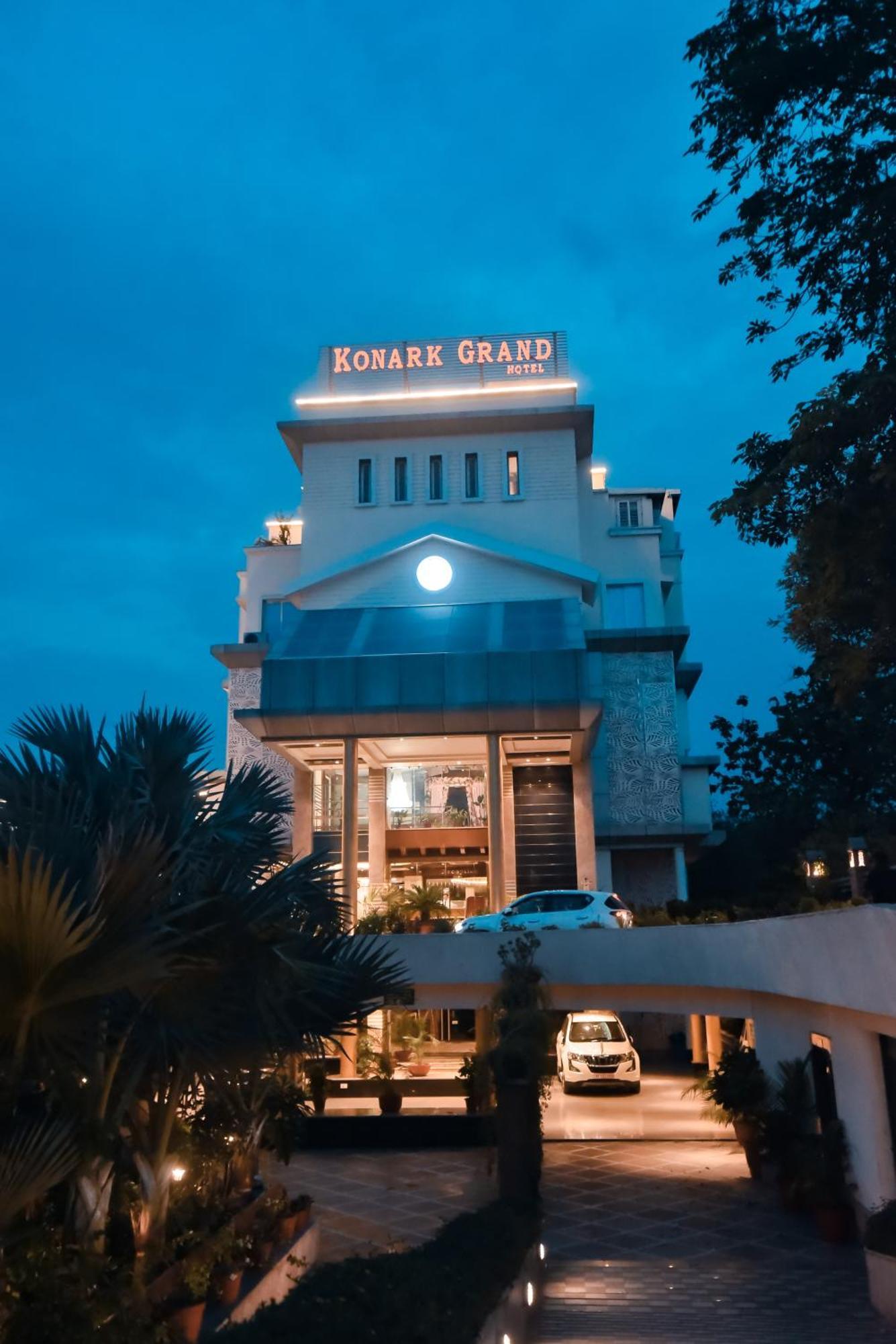 Konark Grand Hotel Mirzāpur Kültér fotó