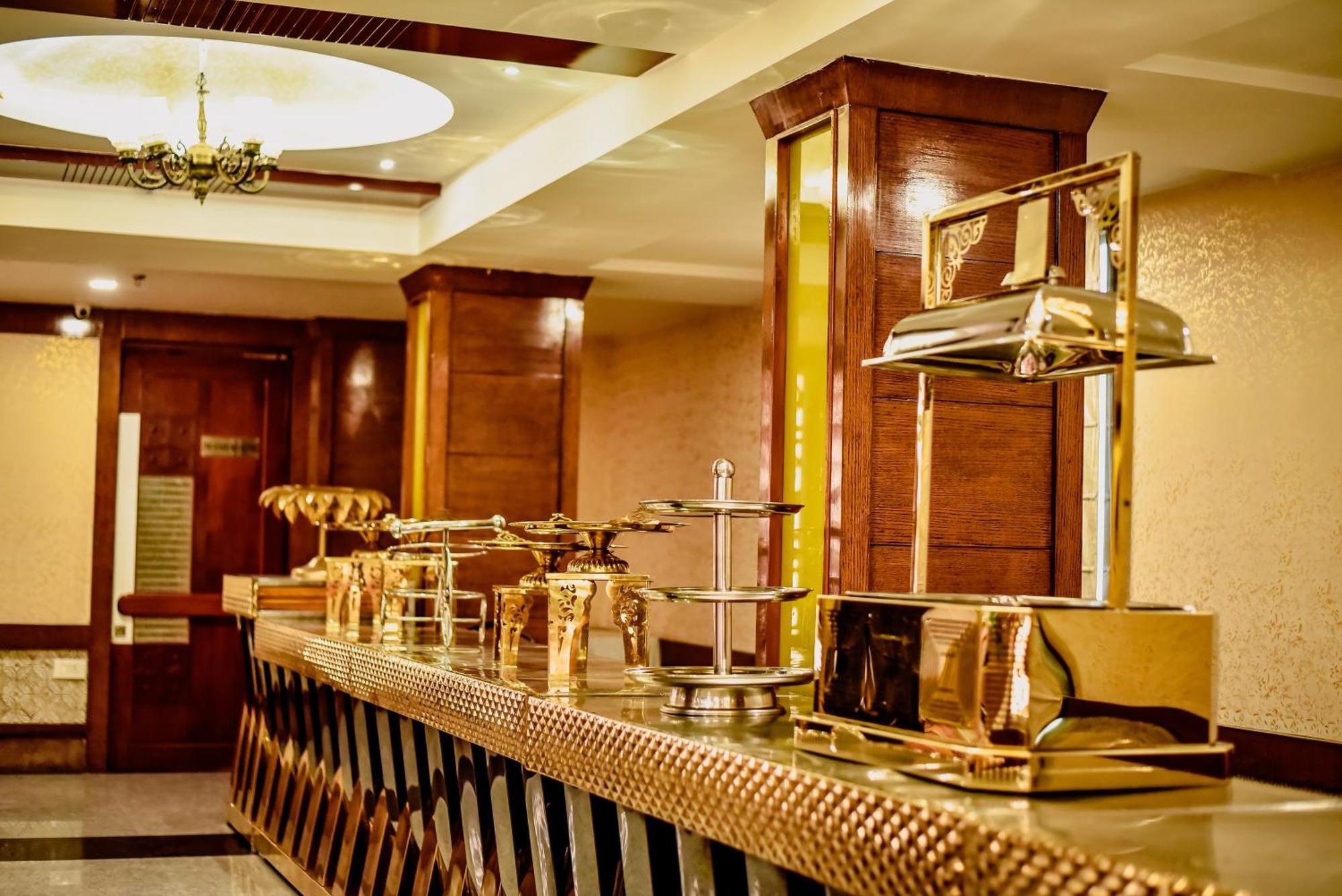 Konark Grand Hotel Mirzāpur Kültér fotó