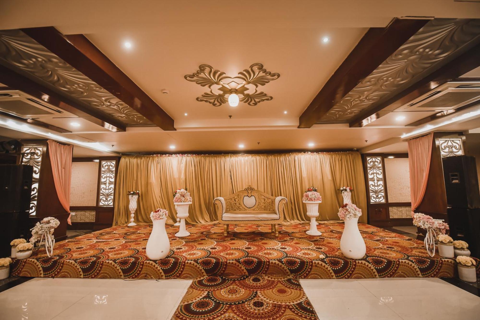 Konark Grand Hotel Mirzāpur Kültér fotó
