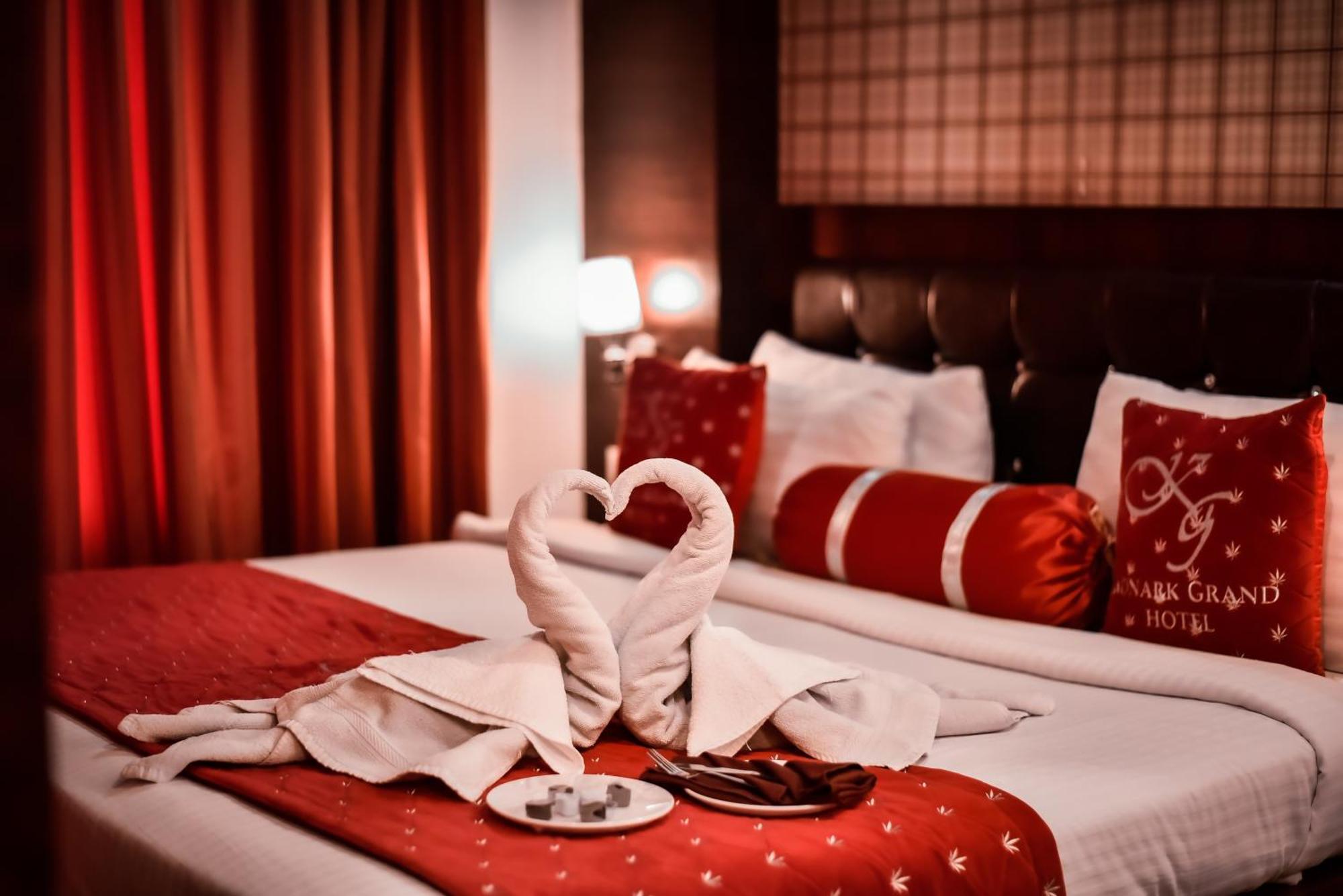 Konark Grand Hotel Mirzāpur Kültér fotó