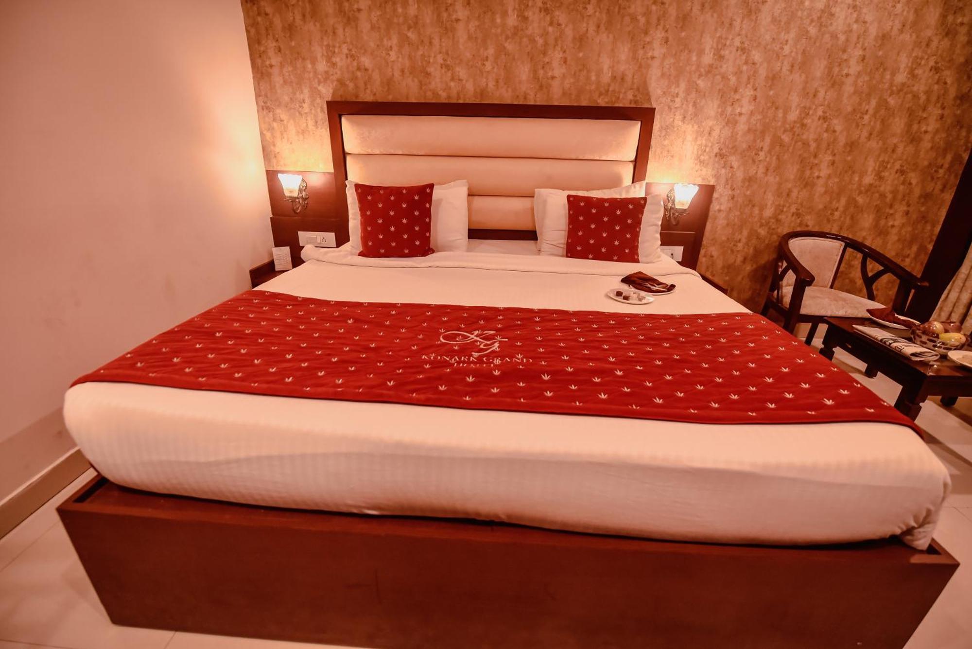 Konark Grand Hotel Mirzāpur Kültér fotó