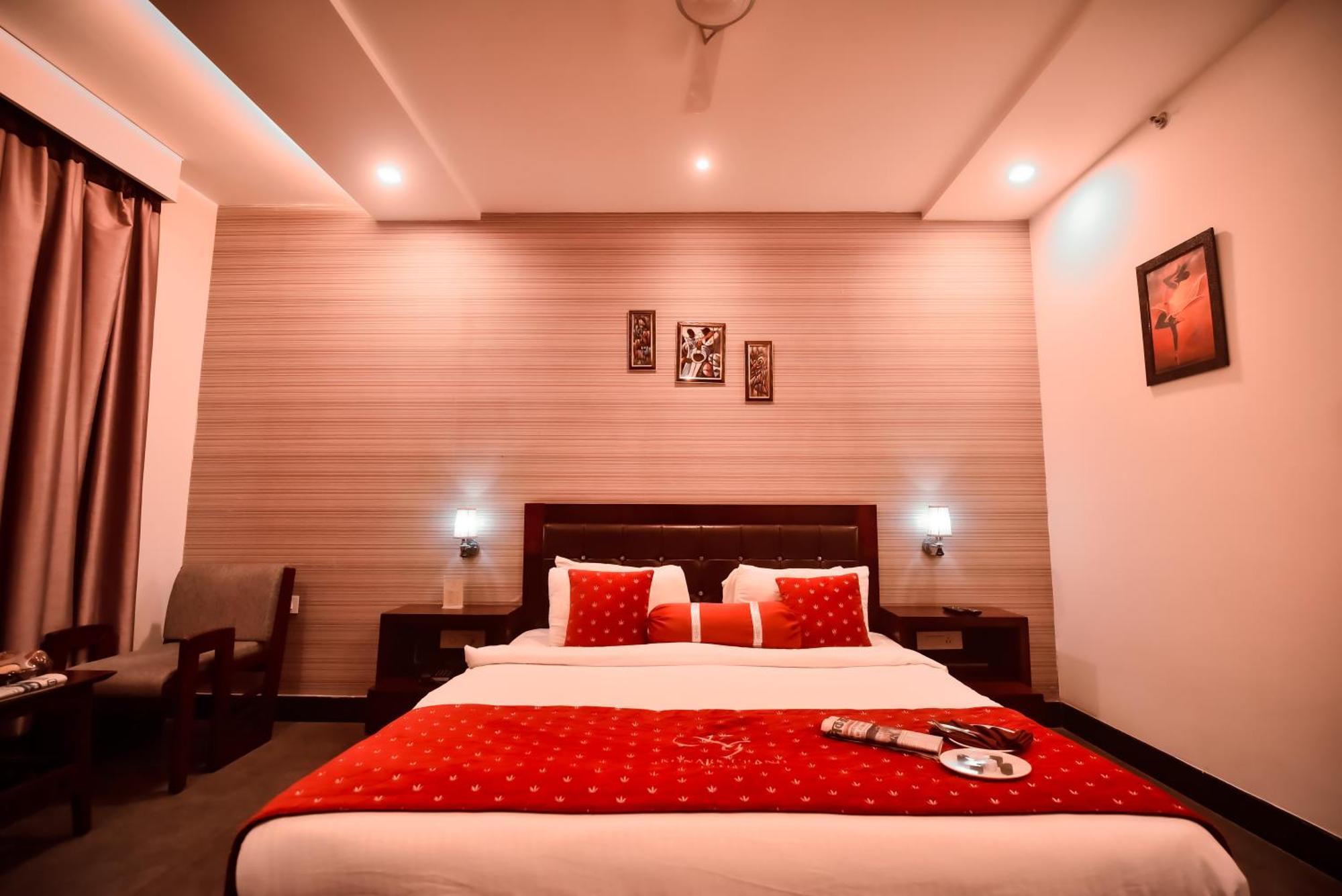 Konark Grand Hotel Mirzāpur Kültér fotó