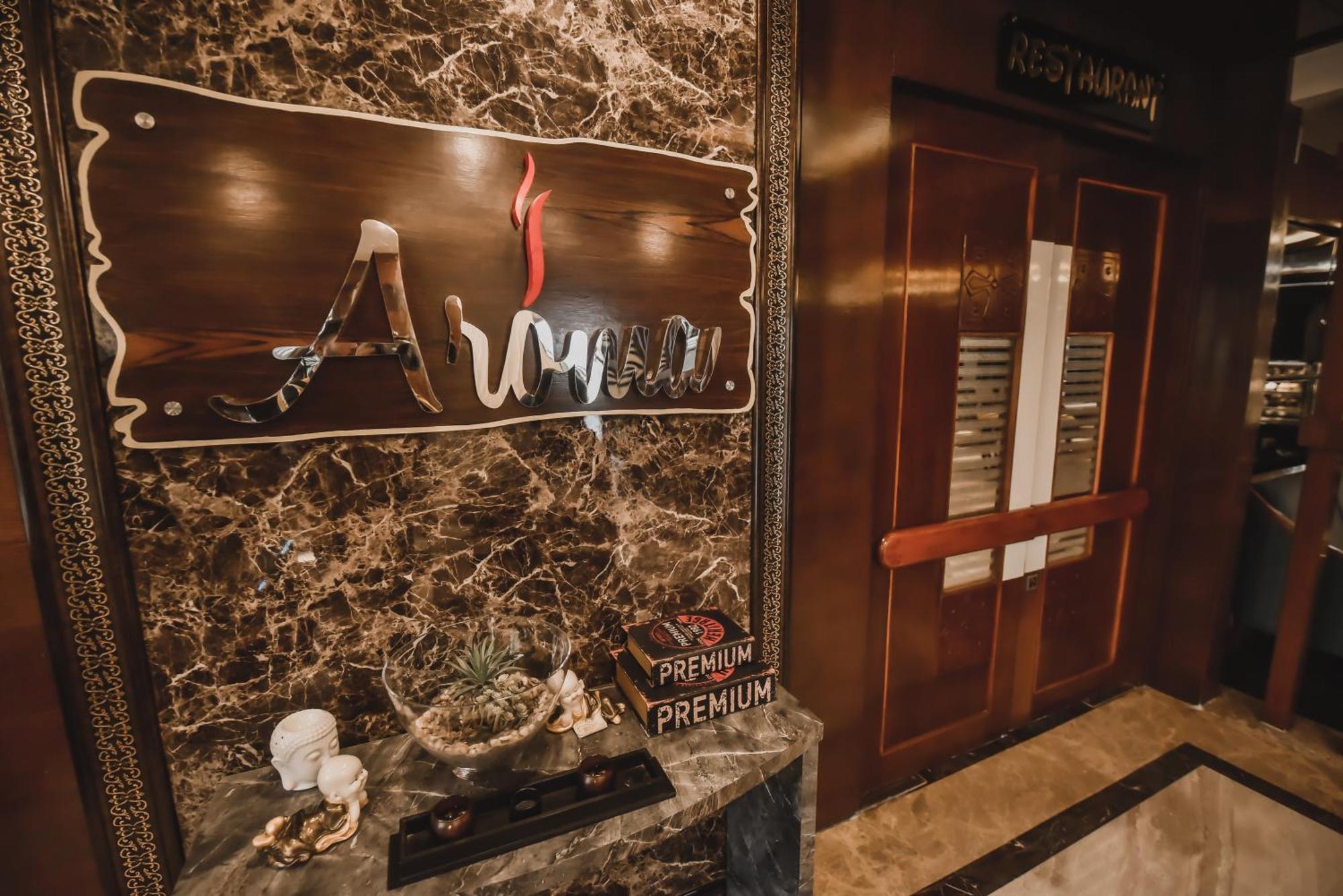 Konark Grand Hotel Mirzāpur Kültér fotó