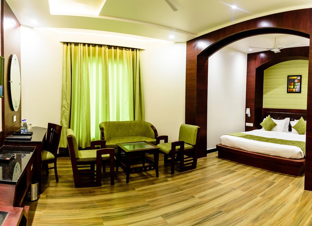 Konark Grand Hotel Mirzāpur Kültér fotó