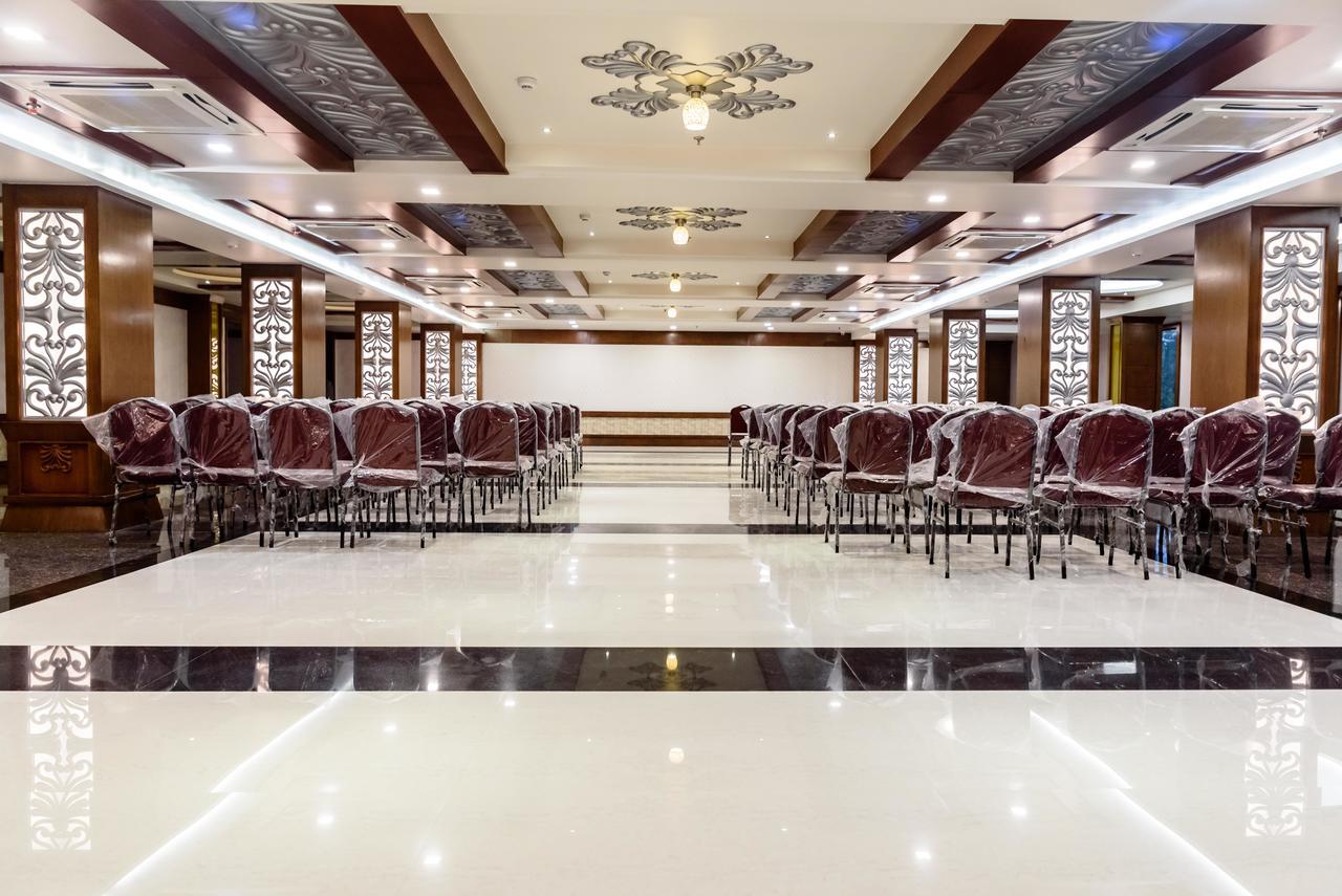 Konark Grand Hotel Mirzāpur Kültér fotó