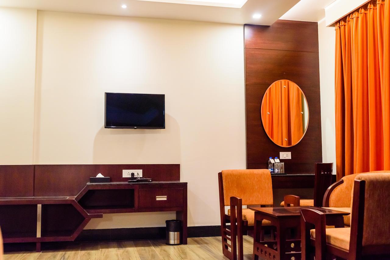 Konark Grand Hotel Mirzāpur Kültér fotó