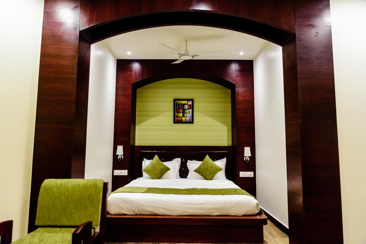 Konark Grand Hotel Mirzāpur Kültér fotó