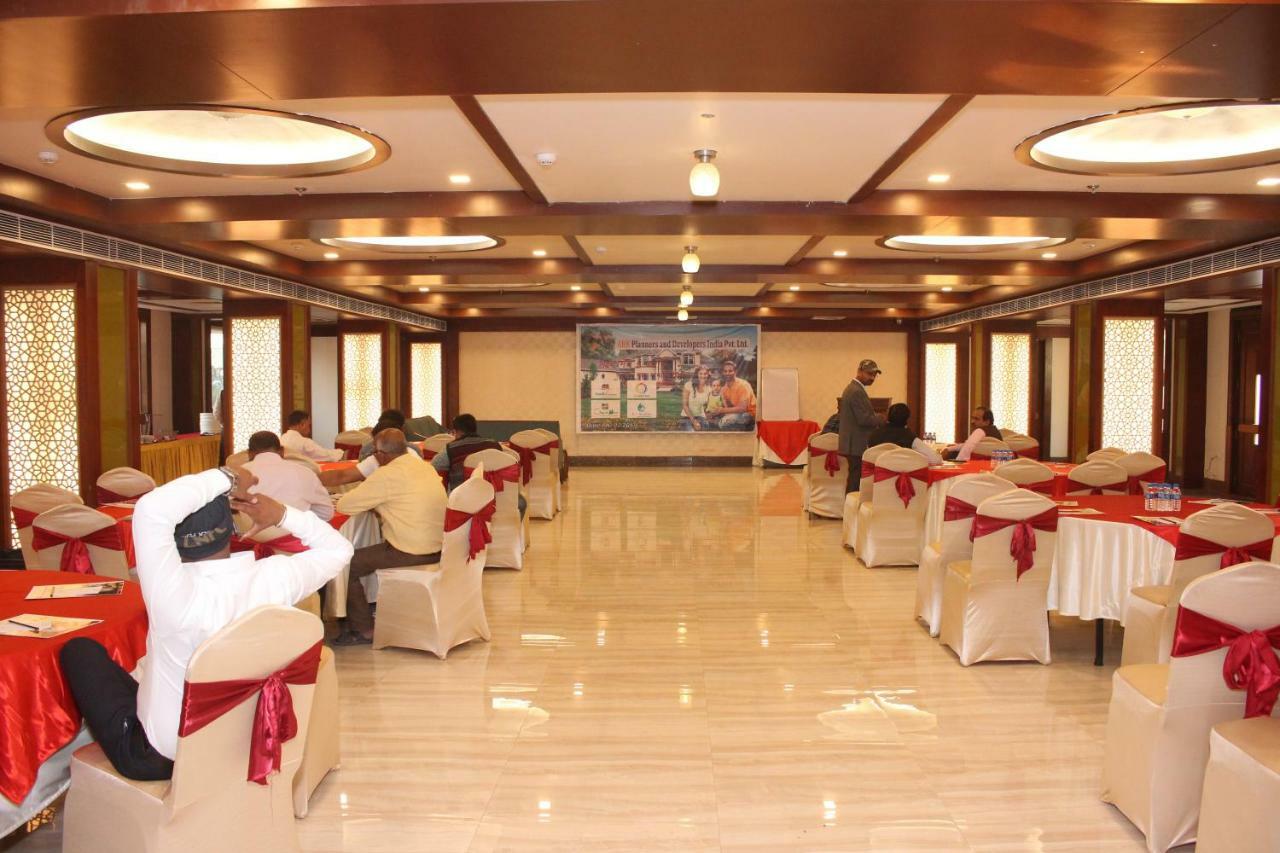 Konark Grand Hotel Mirzāpur Kültér fotó